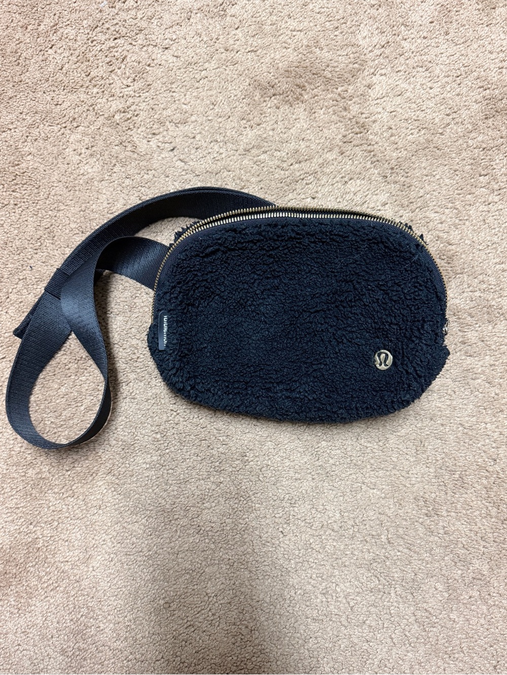 Lululemon Everywhere Fleece Belt Bag in black
